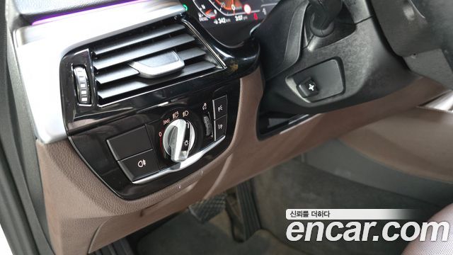BMW 5-Series 2021 — photo 24