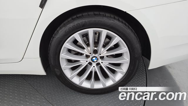 BMW 5-Series 2021 — photo 7