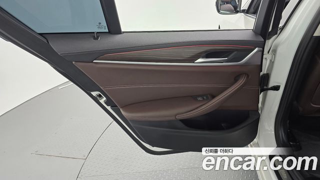 BMW 5-Series 2021 — photo 15