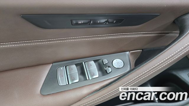 BMW 5-Series 2021 — photo 27