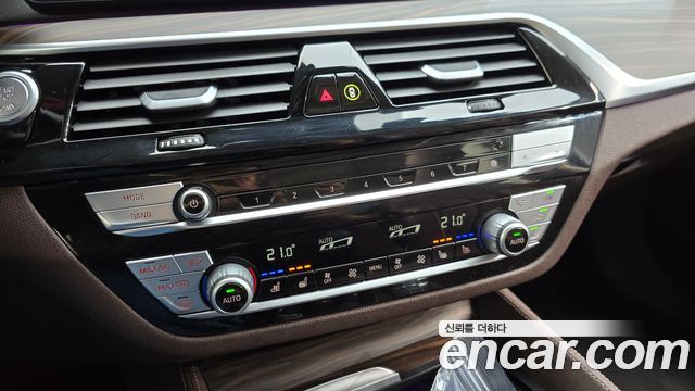 BMW 5-Series 2021 — photo 30