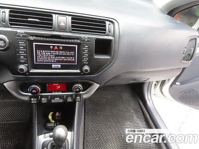 Kia pride 2012 — photo 17