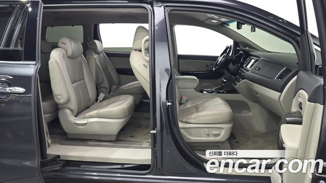 Kia Canival 2019 — photo 12