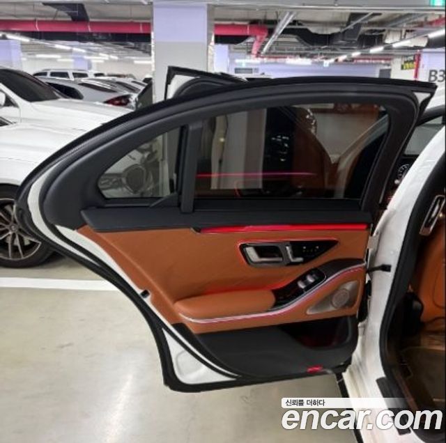 Mercedes-Benz S-Class 2023 — photo 8
