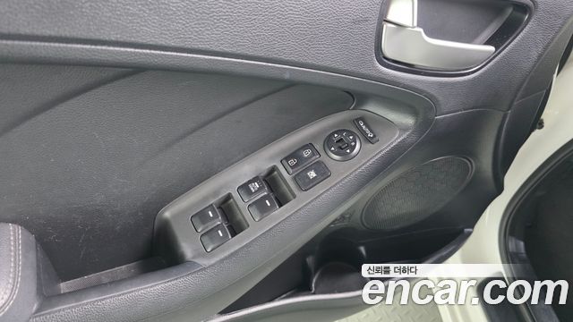 Kia K3 2018 — photo 17