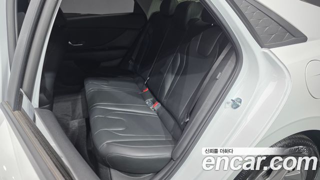 Hyundai AVANTE 2025 — photo 16
