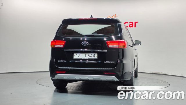 Kia Canival 2016 — photo 4