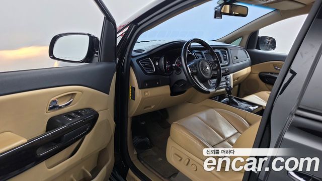 Kia Canival 2016 — photo 13