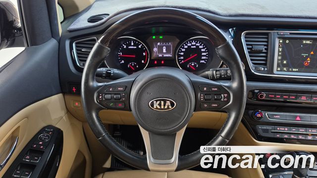 Kia Canival 2016 — photo 20