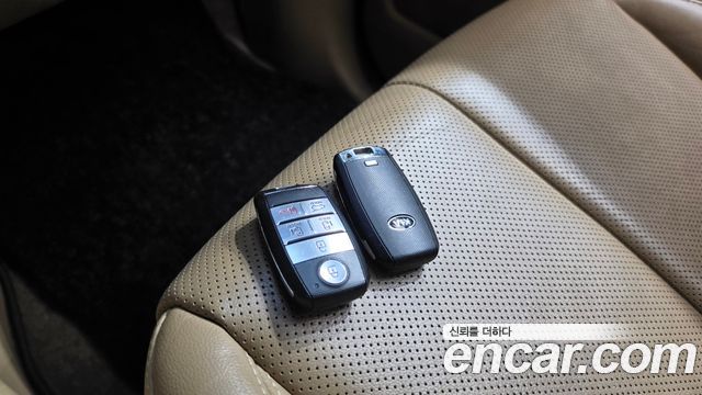 Kia Canival 2016 — photo 22