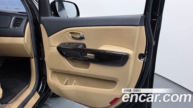Kia Canival 2016 — photo 15