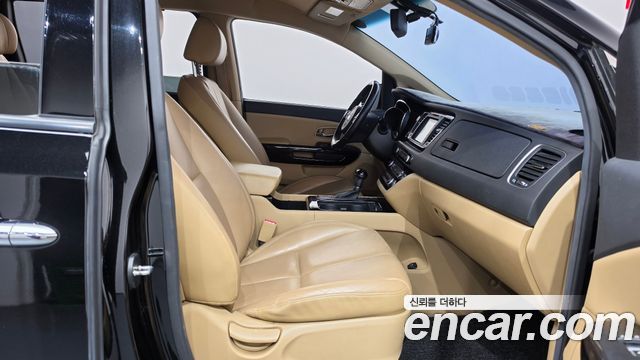 Kia Canival 2016 — photo 16