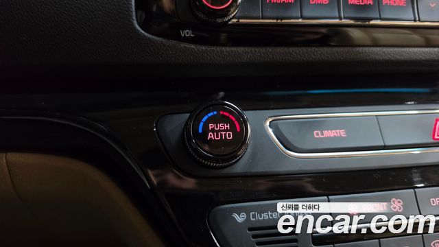 Kia Canival 2016 — photo 29
