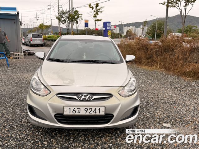 Hyundai Accent 2012 — photo 1
