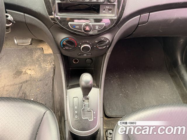 Hyundai Accent 2012 — photo 12