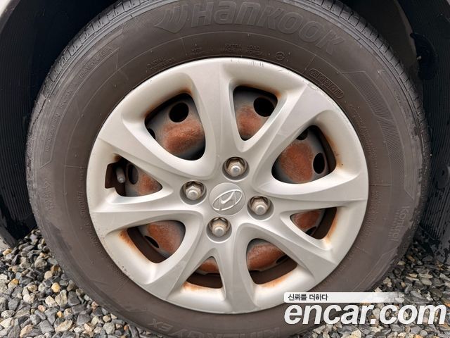 Hyundai Accent 2012 — photo 15