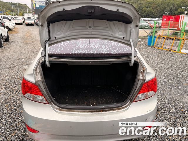 Hyundai Accent 2012 — photo 16
