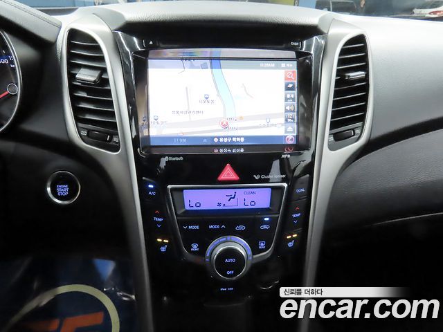 Hyundai i30 2012 — photo 17