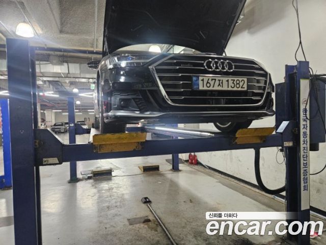 Audi A8 2021 — photo 1