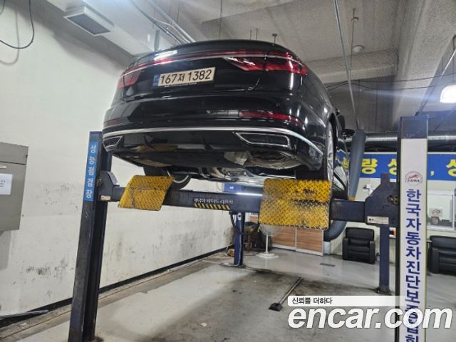 Audi A8 2021 — photo 2
