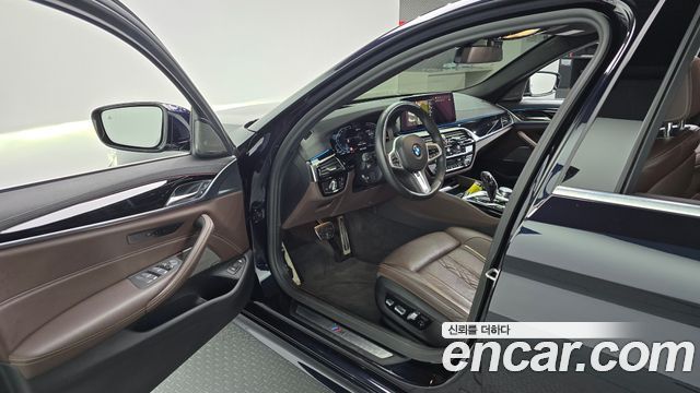 BMW 5-Series 2021 — photo 13