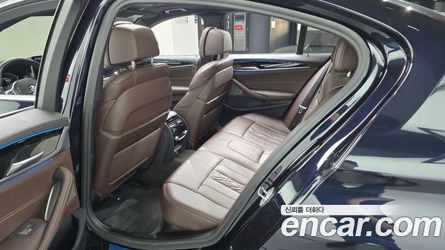 BMW 5-Series 2021 — photo 17