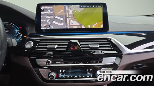 BMW 5-Series 2021 — photo 18