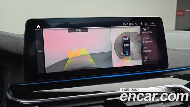 BMW 5-Series 2021 — photo 20