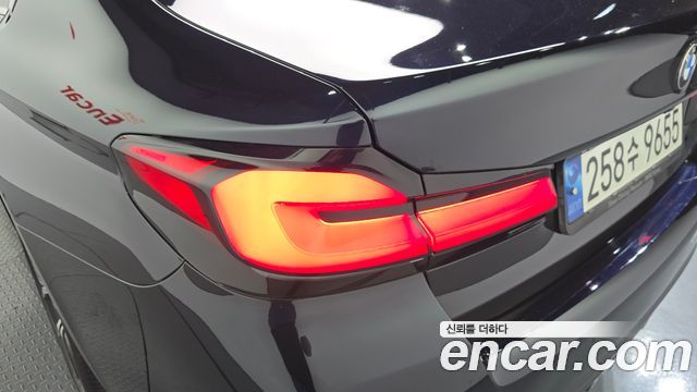 BMW 5-Series 2021 — photo 9