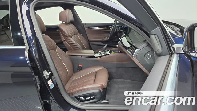BMW 5-Series 2021 — photo 16