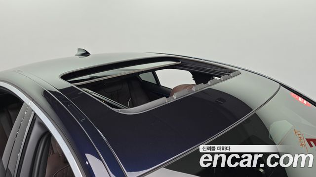 BMW 5-Series 2021 — photo 28