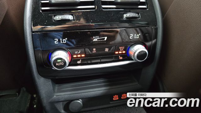 BMW 5-Series 2021 — photo 29