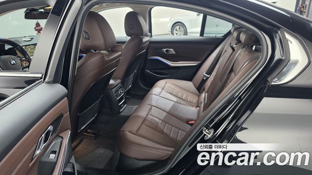 BMW 3-Series 2022 — photo 17