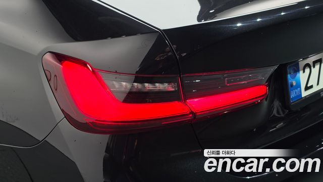 BMW 3-Series 2022 — photo 9