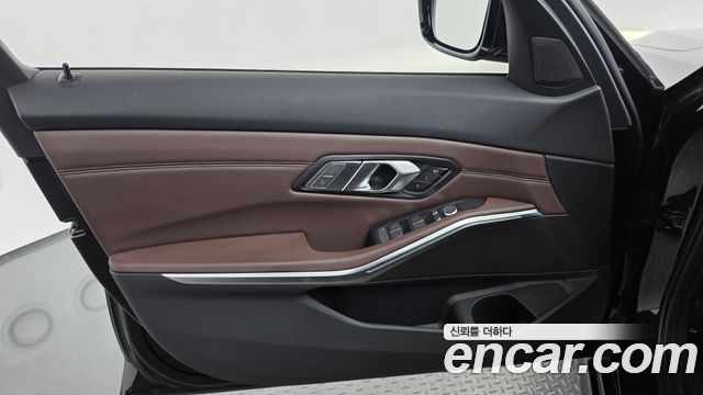 BMW 3-Series 2022 — photo 14