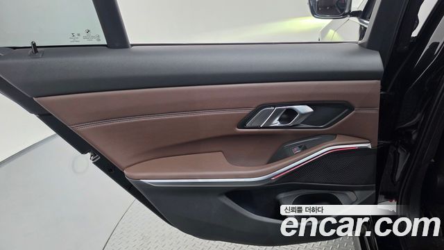 BMW 3-Series 2022 — photo 15