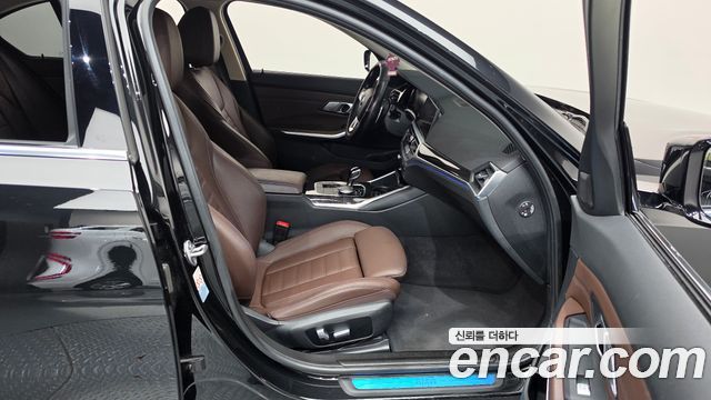 BMW 3-Series 2022 — photo 16