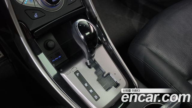 Hyundai AVANTE 2014 — photo 12