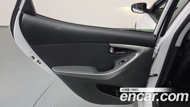Hyundai AVANTE 2014 — photo 15