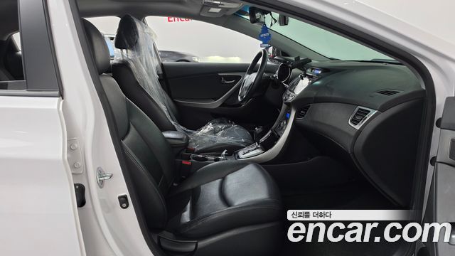 Hyundai AVANTE 2014 — photo 16