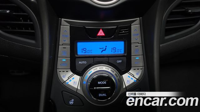 Hyundai AVANTE 2014 — photo 29