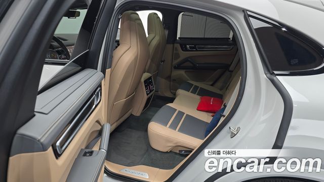 Porsche Cayenne 2023 — photo 17