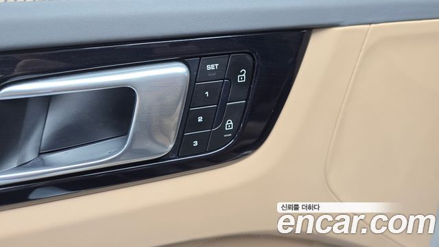 Porsche Cayenne 2023 — photo 18