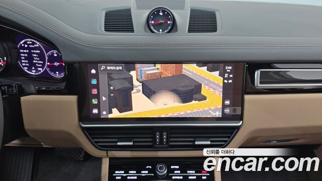 Porsche Cayenne 2023 — photo 19