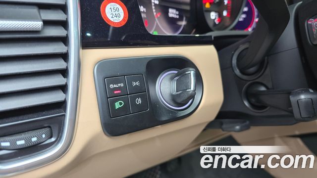 Porsche Cayenne 2023 — photo 26