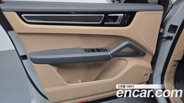 Porsche Cayenne 2023 — photo 14