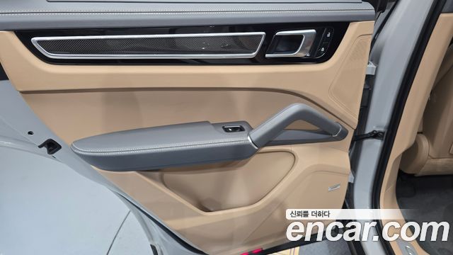 Porsche Cayenne 2023 — photo 15