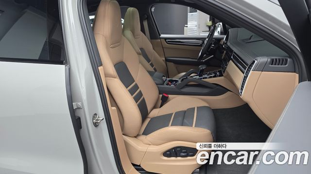 Porsche Cayenne 2023 — photo 16