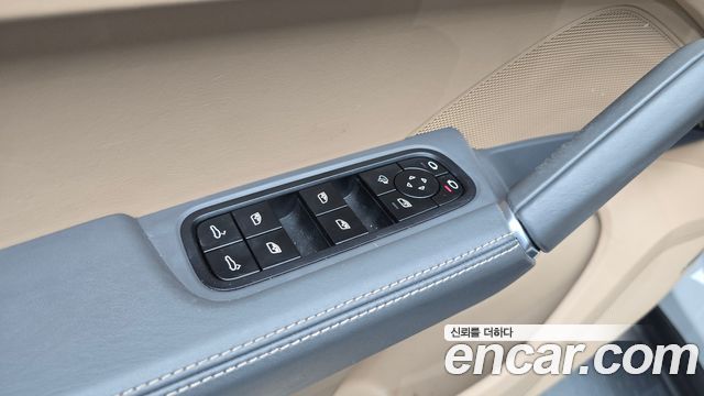 Porsche Cayenne 2023 — photo 27