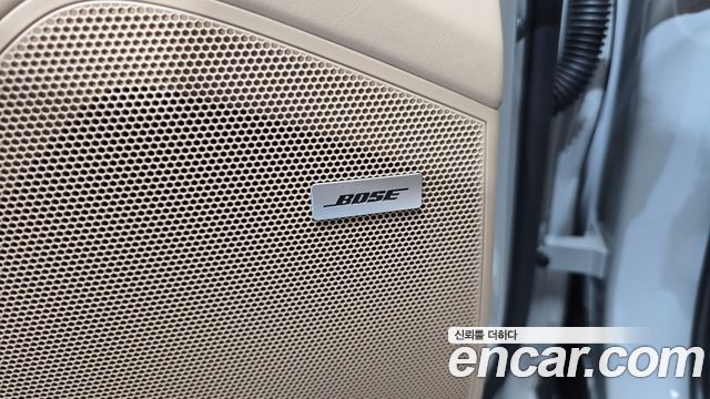 Porsche Cayenne 2023 — photo 28